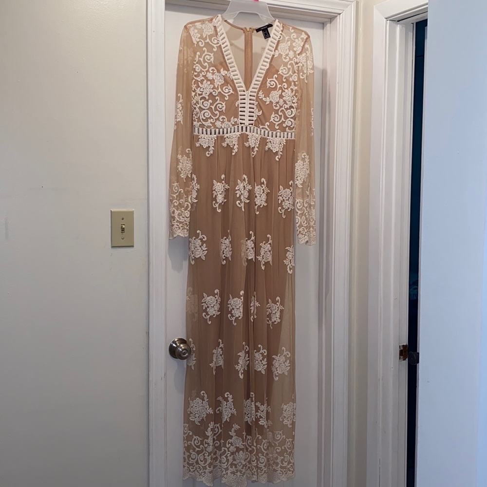 Adorable lace dress!